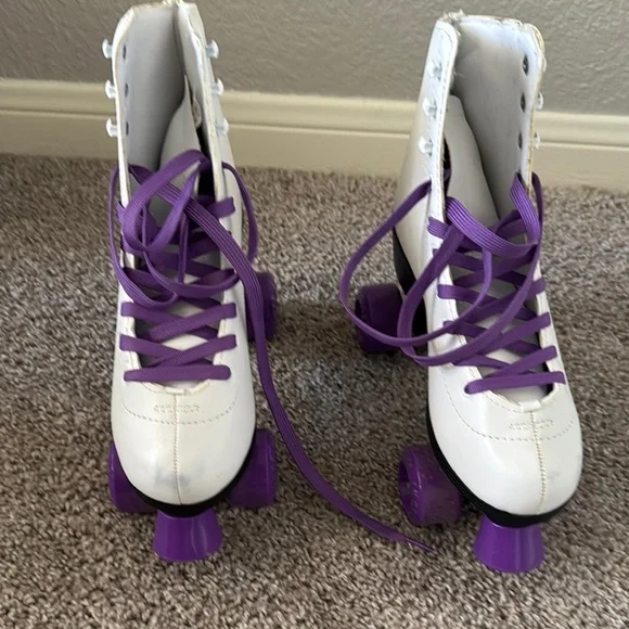Chic White Roller Skates with Purple Accents - Picture 2 of 4